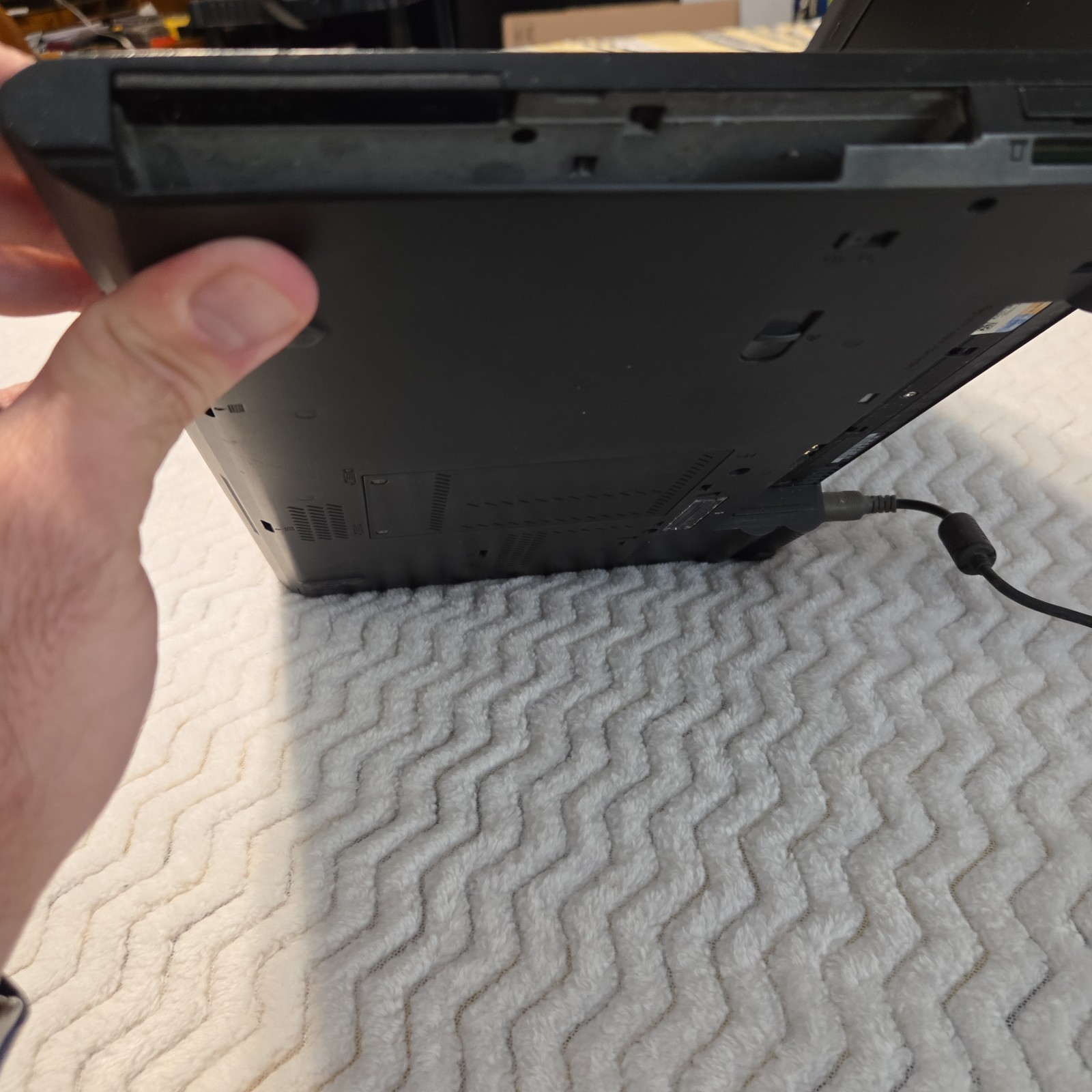 LENOVO THINKPAD T430S – Powers On – NO HARD DRIVE- Untested