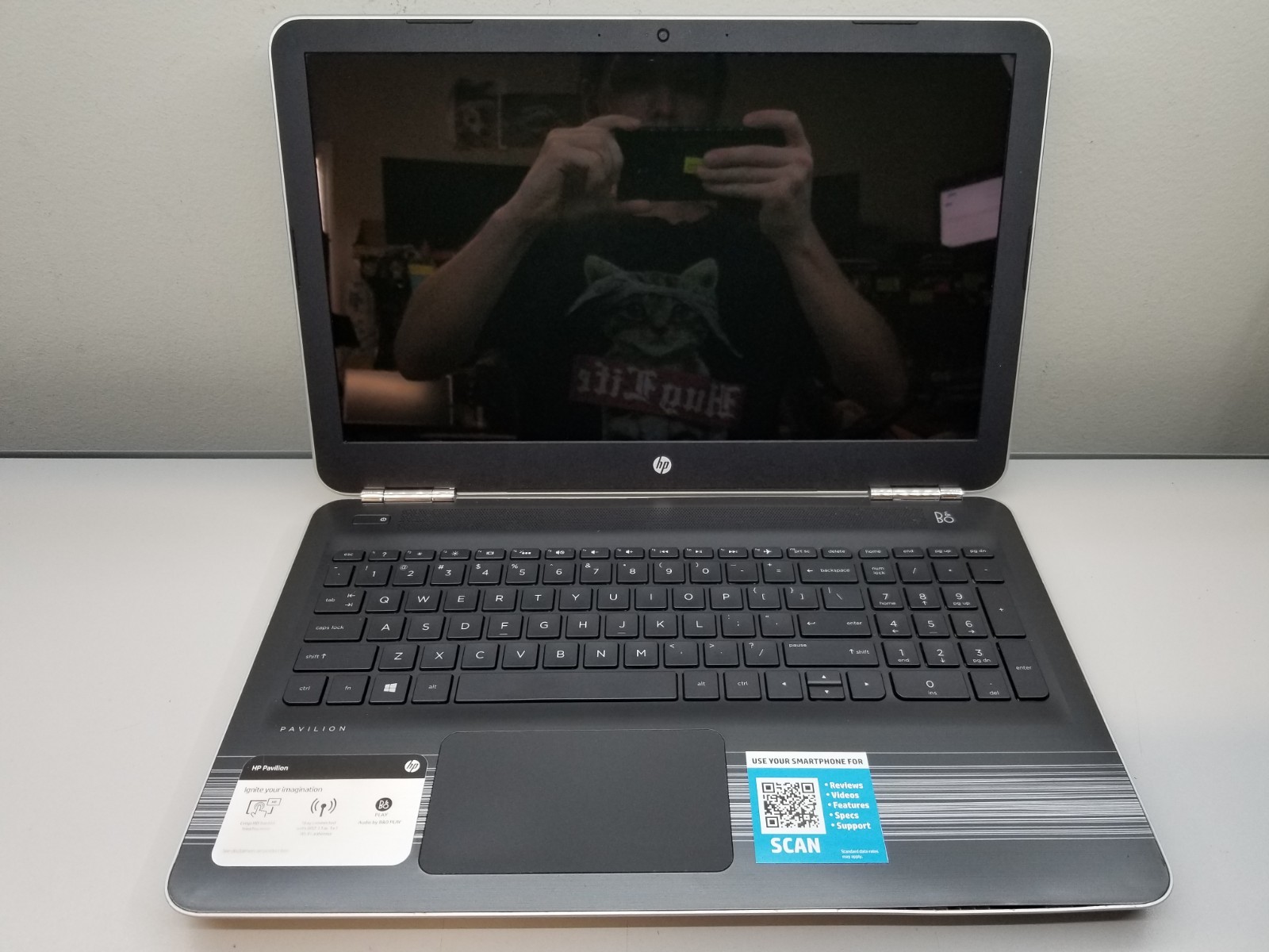 HP Pavilion 15-aw 15.6″ Touch AMD A12-9700P 2.5GHz 8GB RAM 500GB SSD Win11H READ