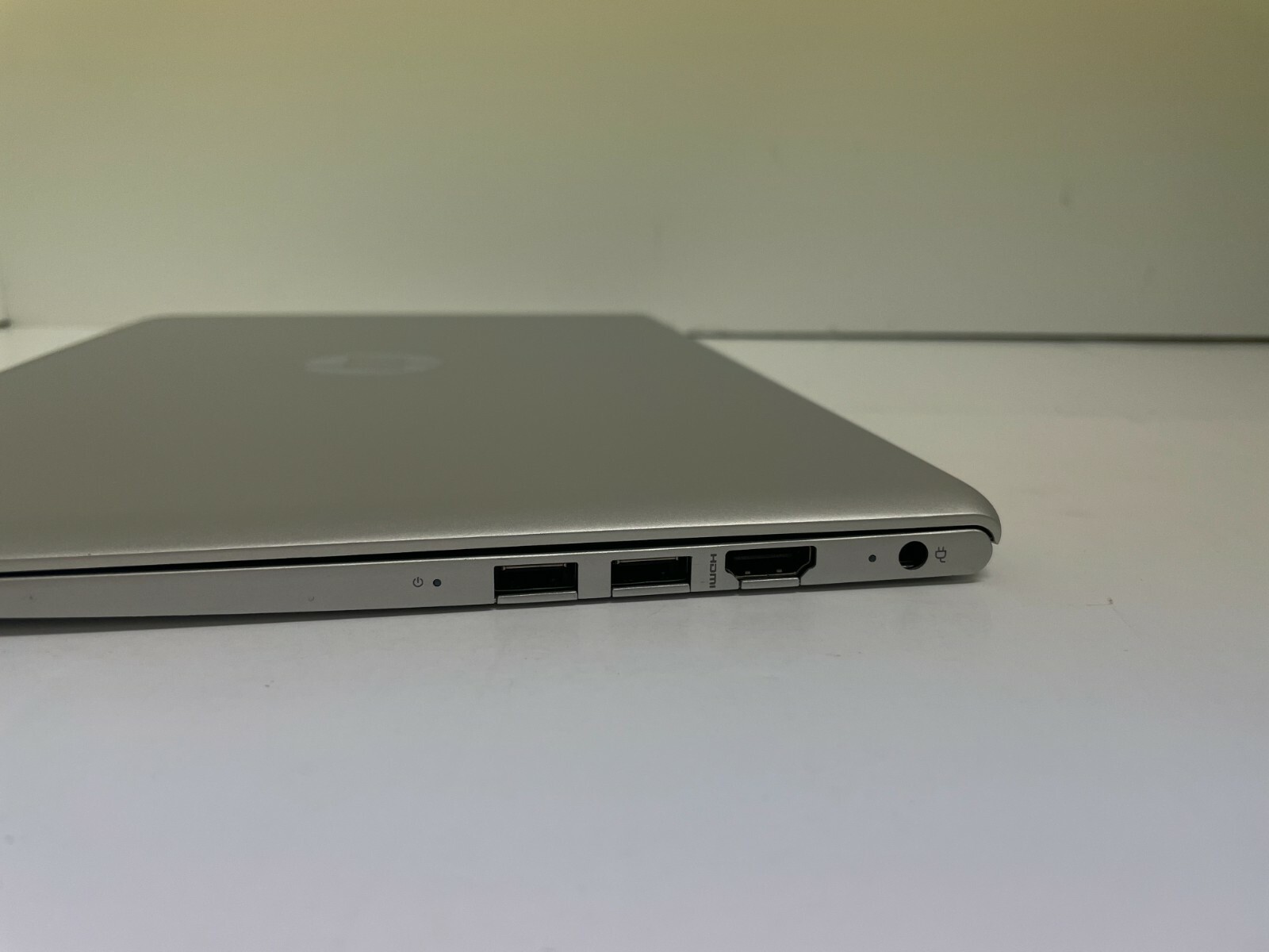 HP Envy 13T-D000 Intel i7-6500U 2.5GHz 8GB 512GB SSD 13.3″ QHD+ Win 10