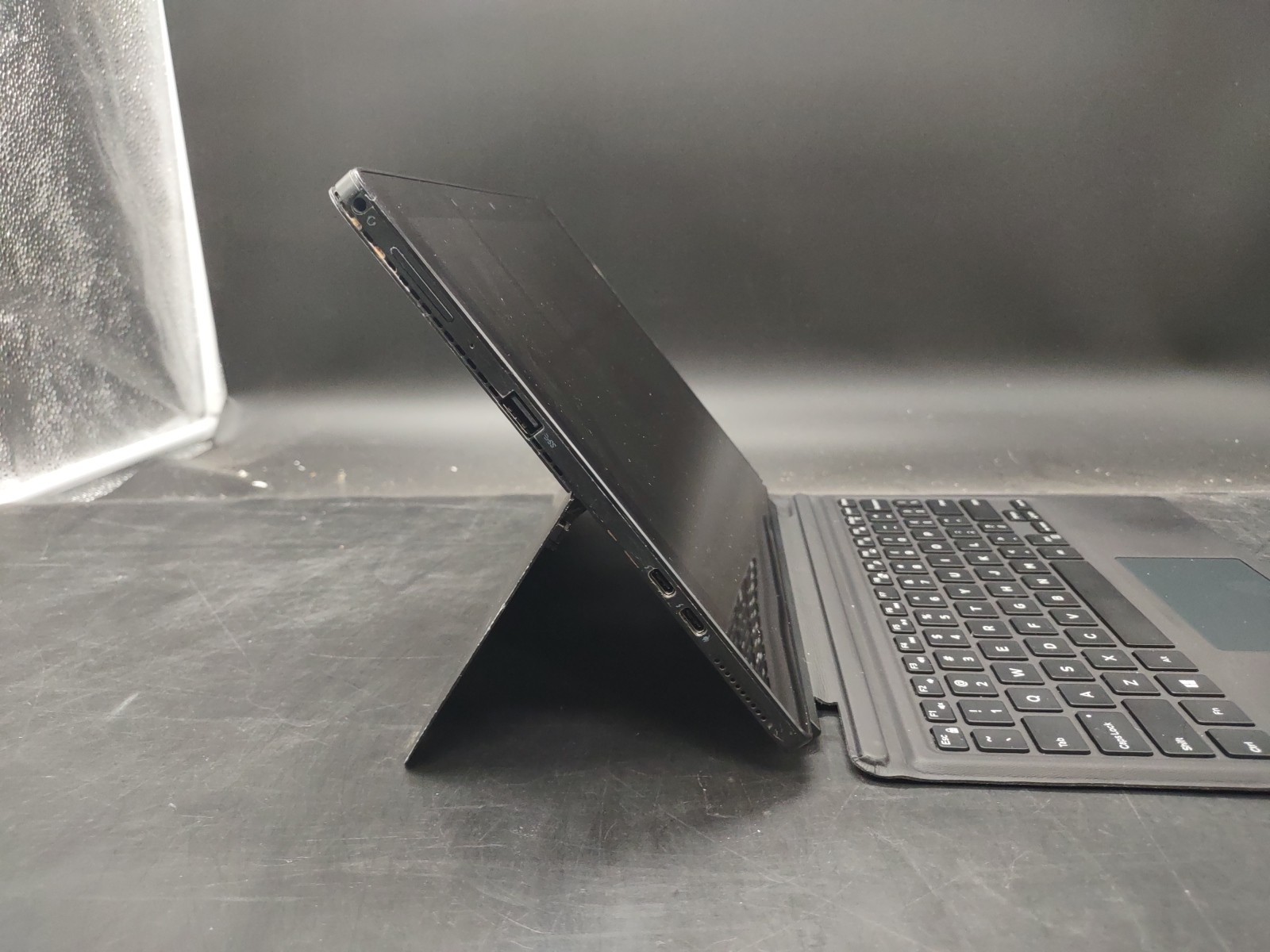 Dell Latitude 5290 2-in-1 i5 8350U @ 1.70Ghz 16GB RAM NO SSD NO OS