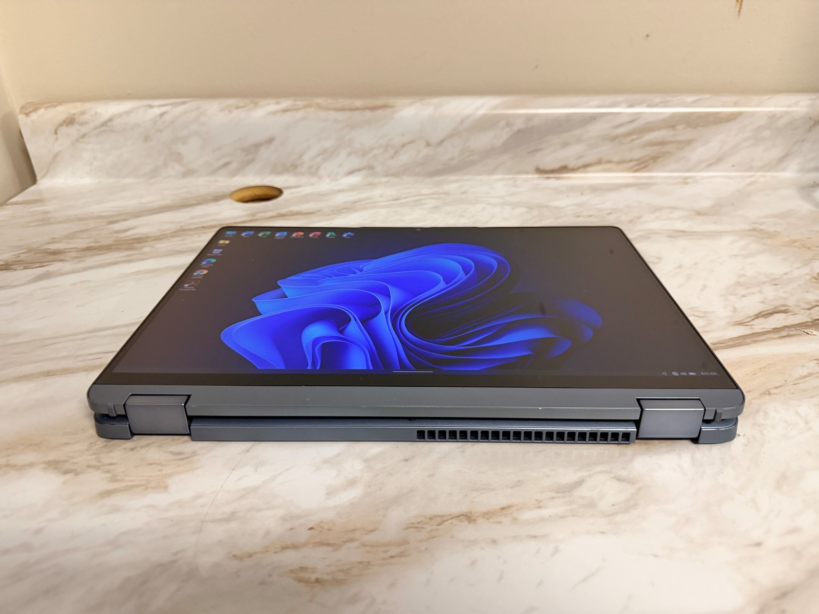 Lenovo Flex 7i 2.2K Touch 2-in1 Laptop Intel Core i7-1355U 16GB Ram 1TB SSD W11P