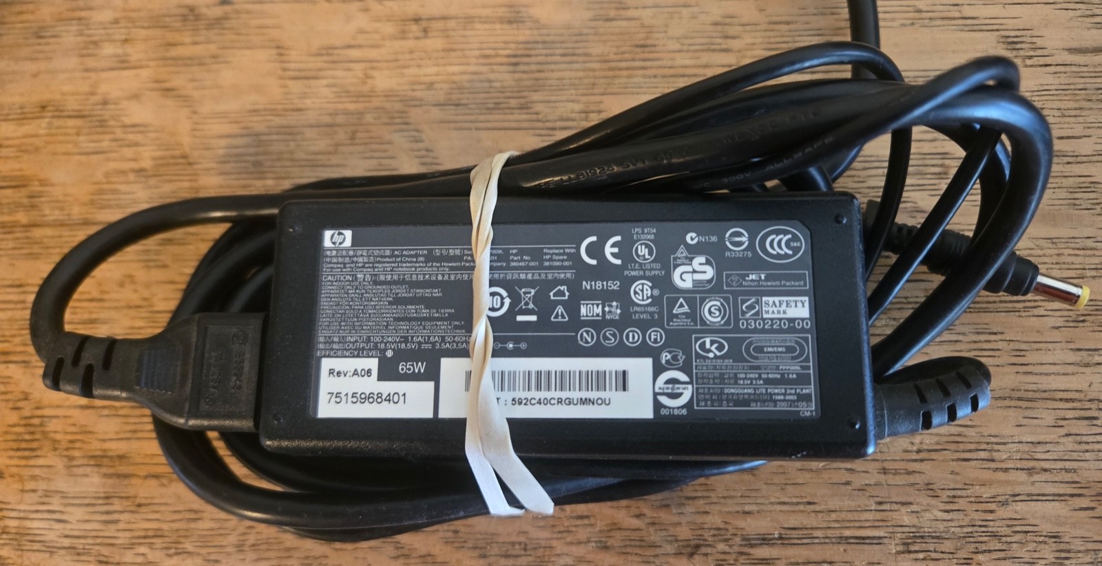 HP Pavilion ZE4910US Laptop Intel Celeron w/AC Adapter *Cracked Screen*
