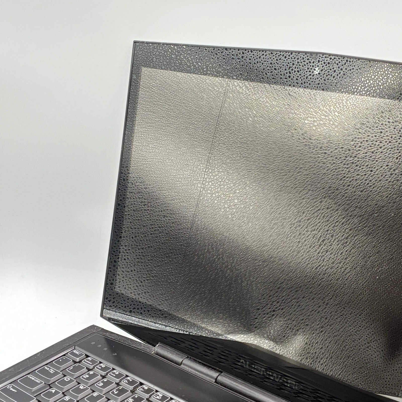 Alienware M17X R3 17in i7 8GB 1TB Black Cracked Screen