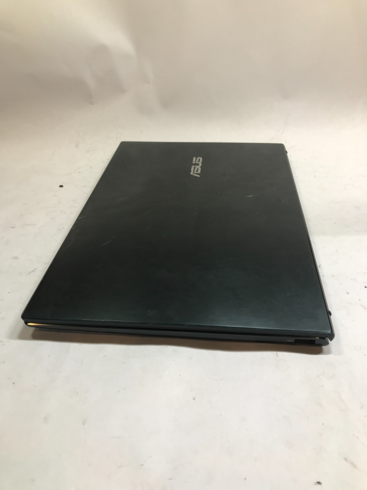 Asus Zenbook 13 UX325E 13″ Intel Core i7 8GB RAM NO SSD/OS For Parts NO POWER