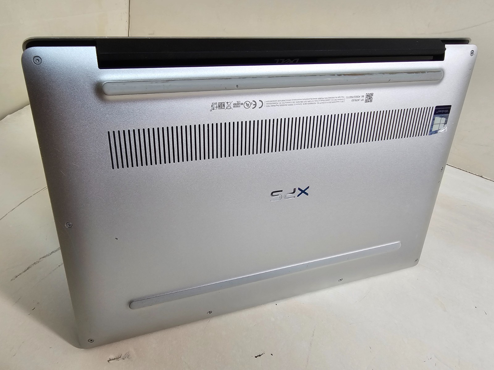 Dell XPS 13 7390 Laptop – 1.8 GHz i7-10510U 8GB 256GB SSD 13.3″ Touchscreen SP1