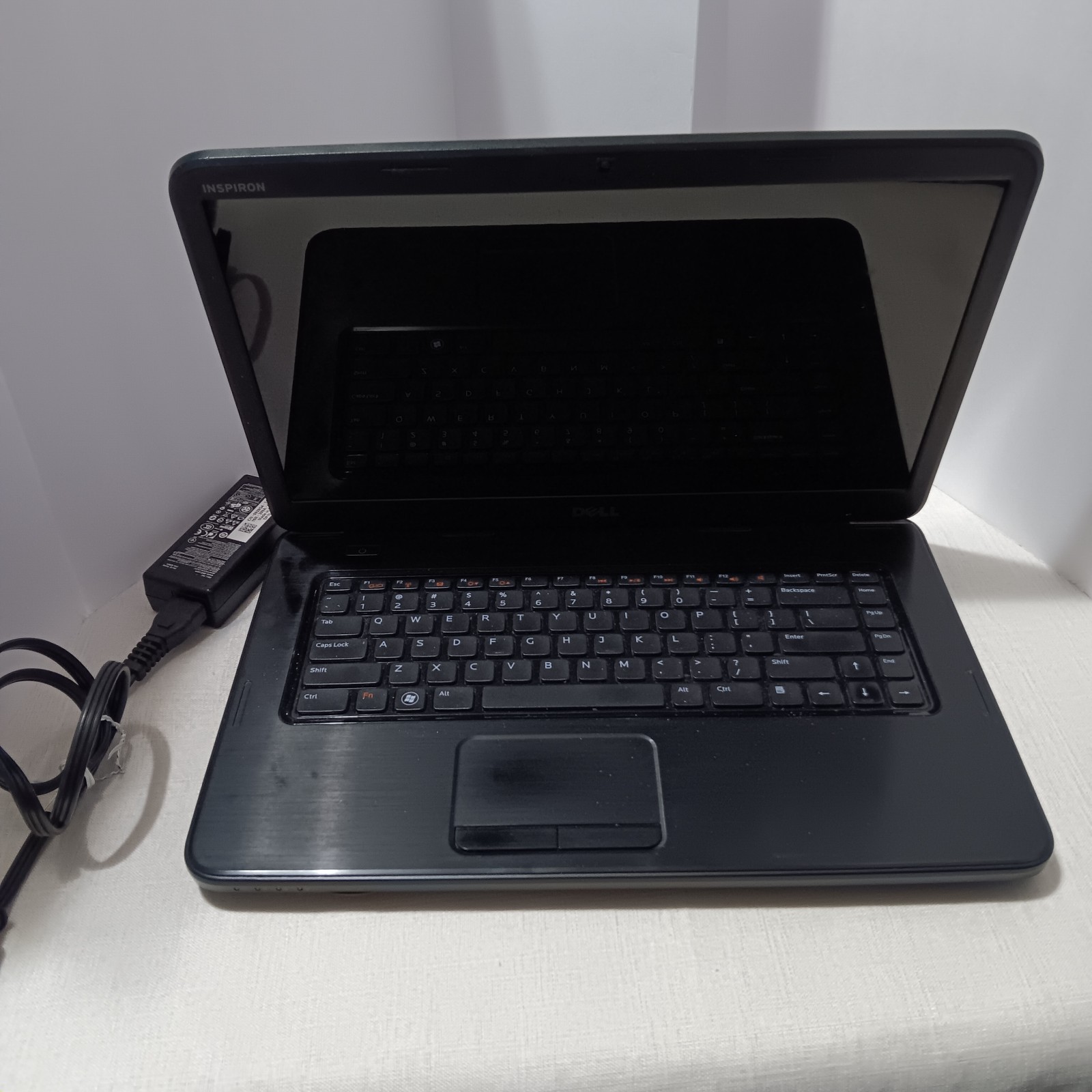 Dell Inspiron N5040 15.6″ Laptop i3-380M 2.53GHz 3GB RAM Charger-No OS/Battery