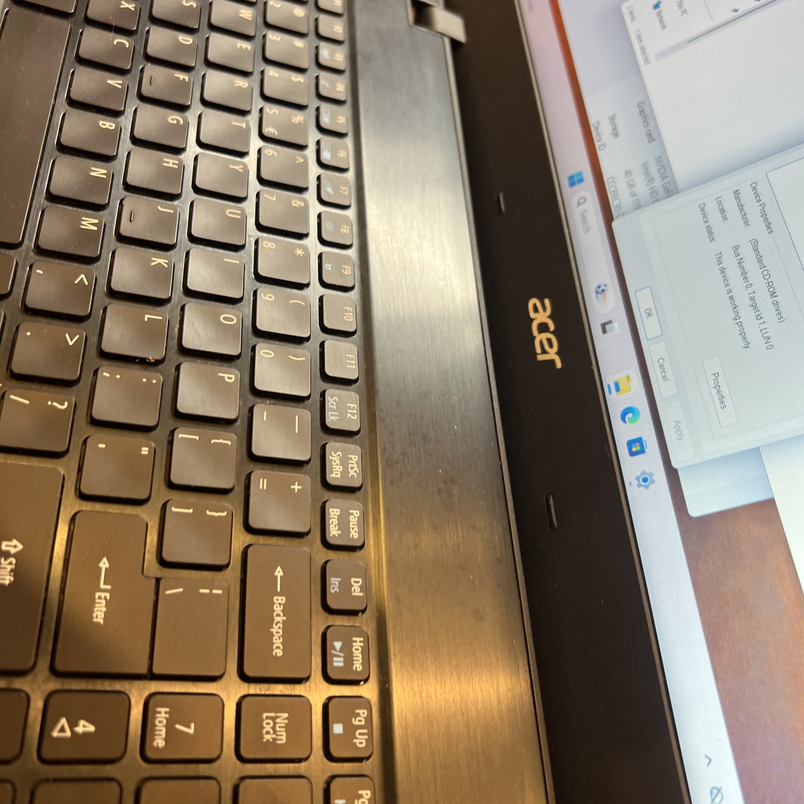 Acer Aspire E5-575G 128GB SSD, I5-7200U, 8GB, Nvidia GeForce 940MX 2GB