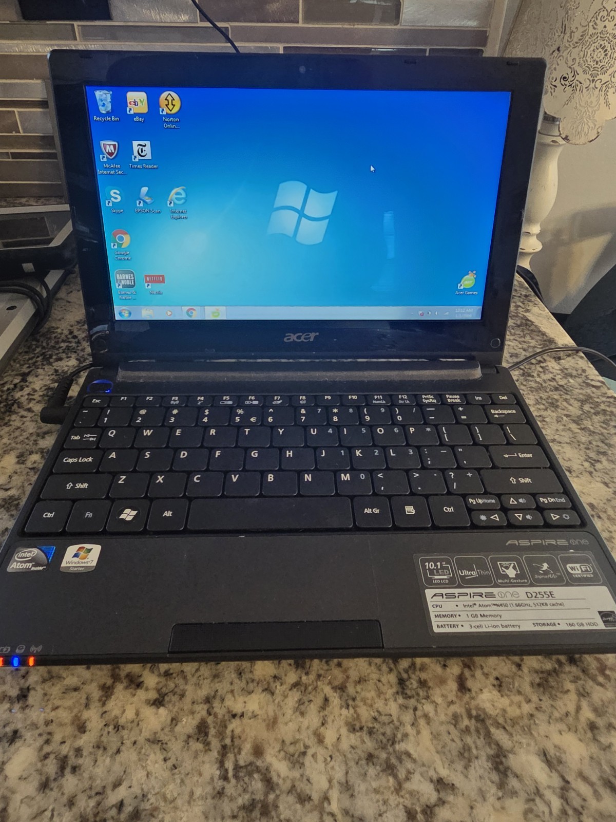 Acer Aspire One D255 10.1″ Windows 7 Laptop – 160GB HDD/1GB RAM Factory Restart