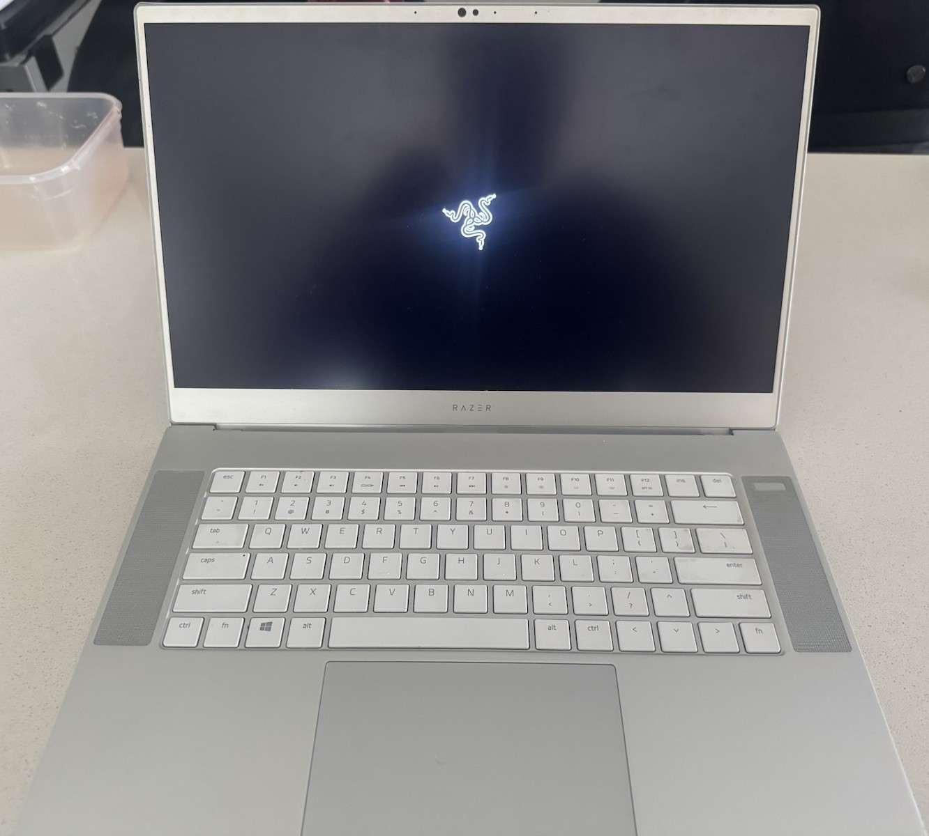 Razer Blade 15 Advanced Mercury – RZ09-03017EM2 – 15.6″ 64GB 512GB SDD i7-9750H