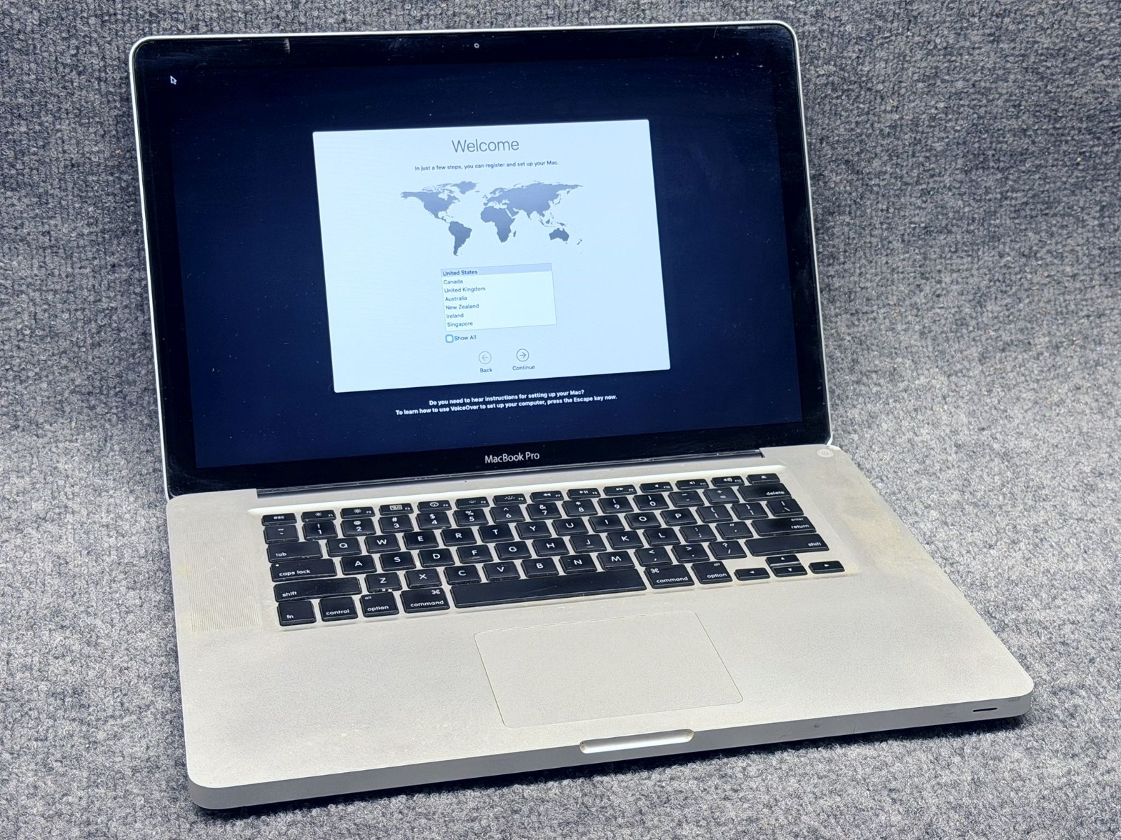 Apple MacBook Pro A1286 15″ Laptop Intel Core 2 Duo P8600 2.40GHz 4GB RAM 250GB