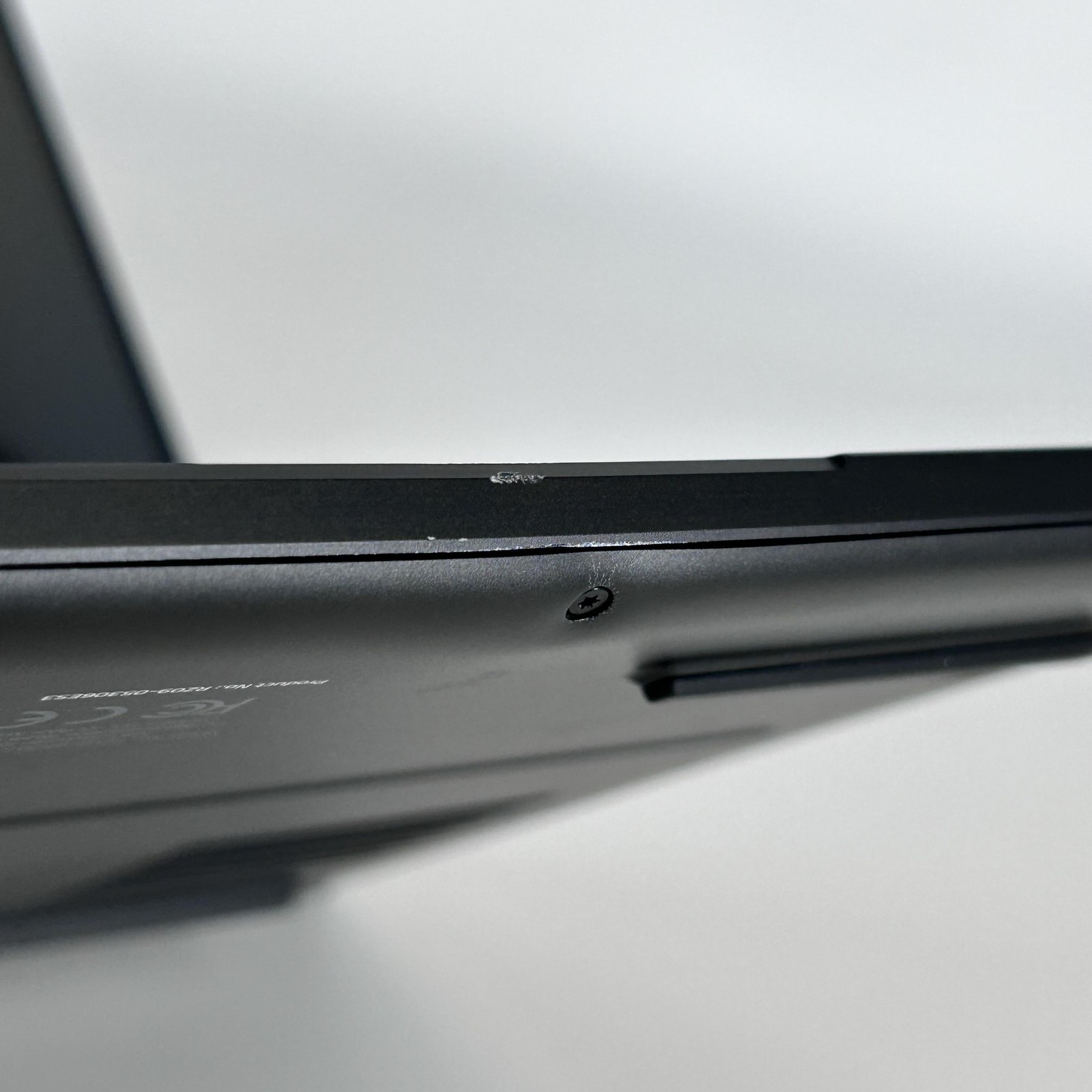 Razer Blade 14 120Hz QHD+ 2.0 GHz Ryzen AI 9 365 32GB 1TB RTX 5070 LCD Damage