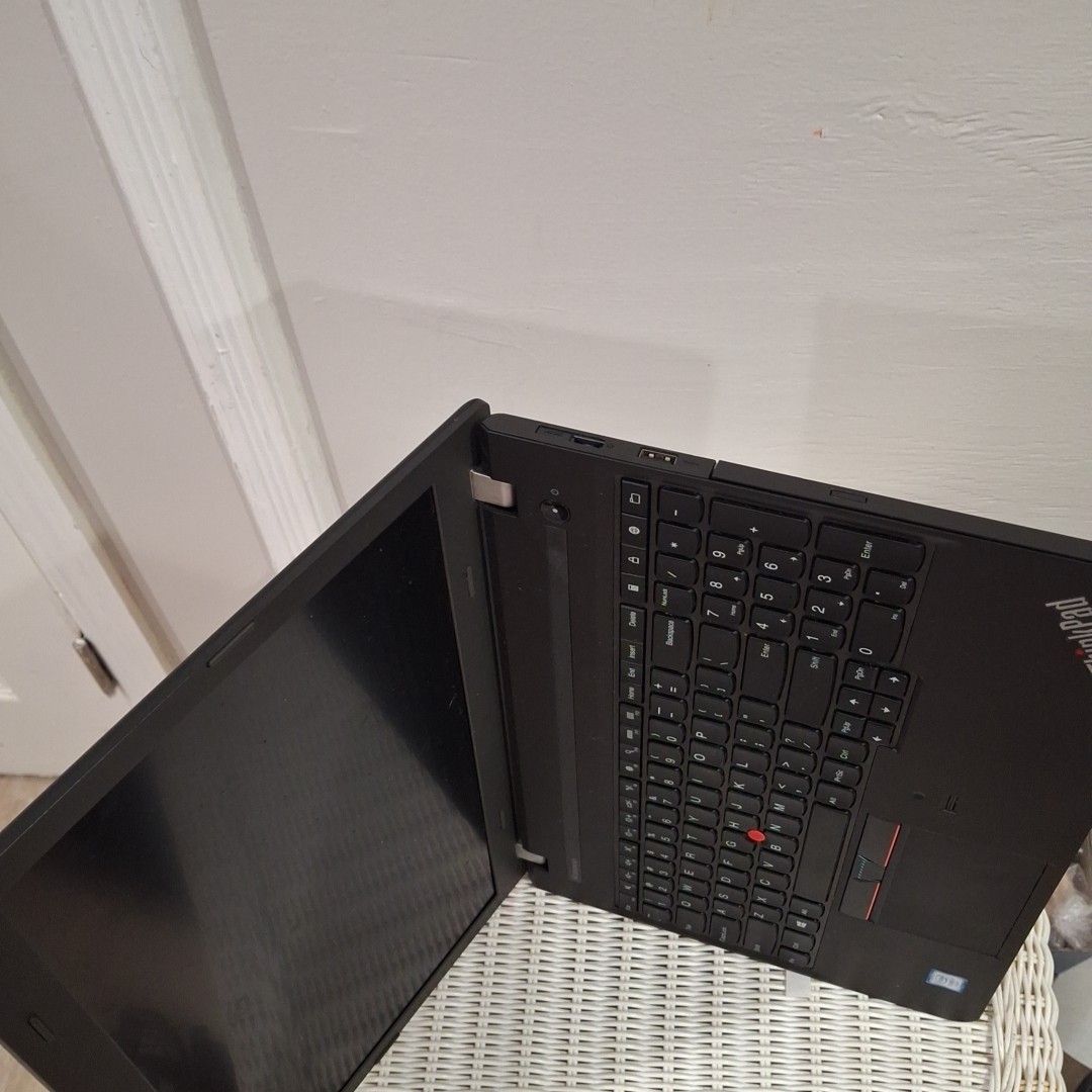 Lenovo ThinkPad E560X Laptop Black 2.3GHz Core i5, 4GB RAM 500GB HDD – For Parts