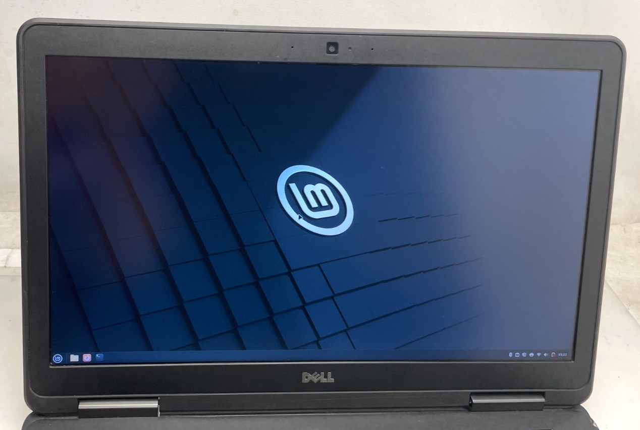 Dell Latitude E5540 15.6″ FHD i5-4310U 8gb Ram 256gb SSD Linux “Fair” Bttry