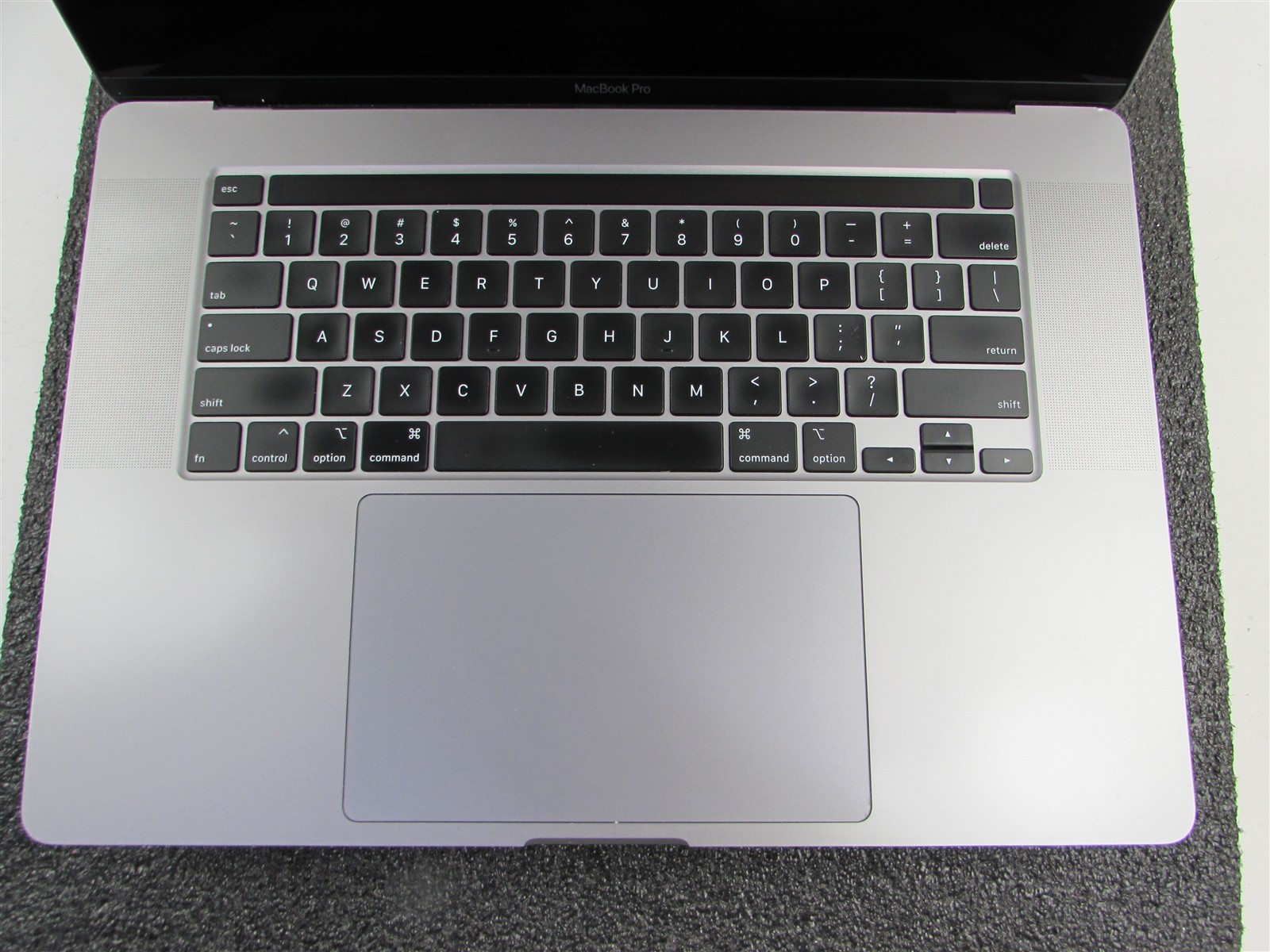 APPLE MACBOOK PRO A2141 3072X1920 I9-9980Hk 1TB SSD 32GB RAM AMD GPU NO O.S