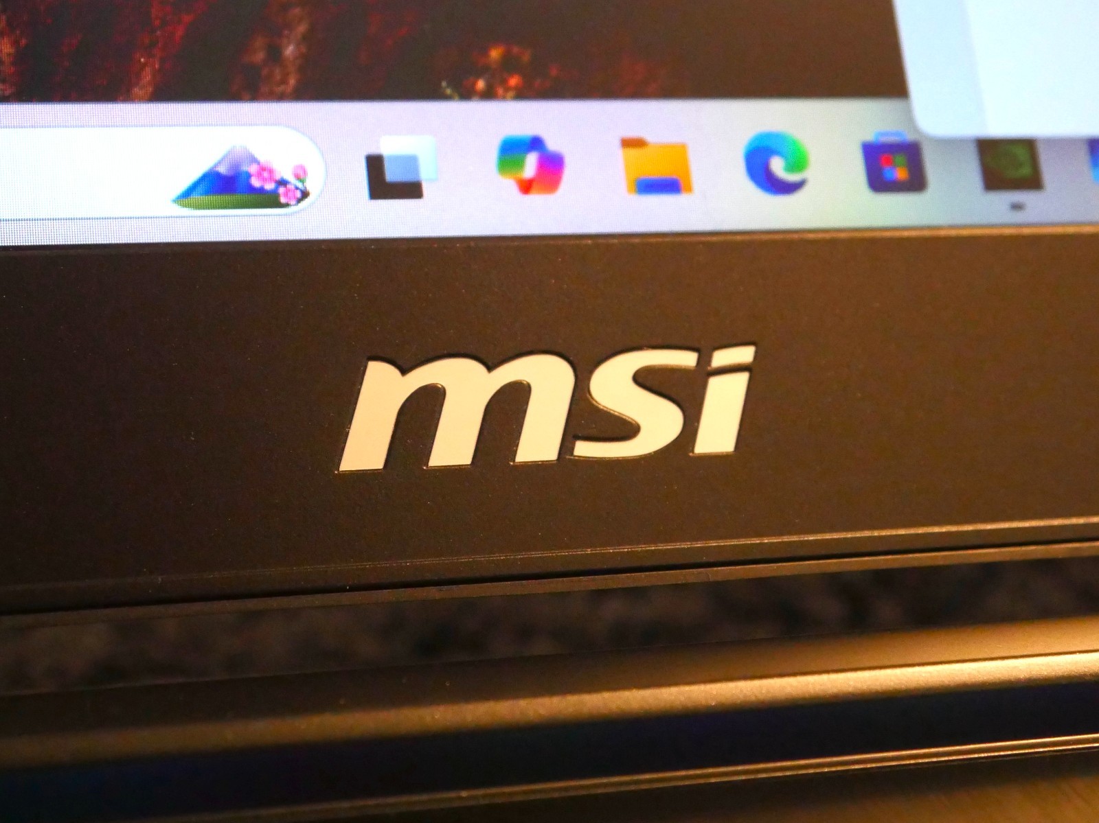 MSI Gaming Laptop (120Hz GTX 1070, Core i7-7700HQ, 16GB RAM, 1.25 TB GX63VR 7RF)
