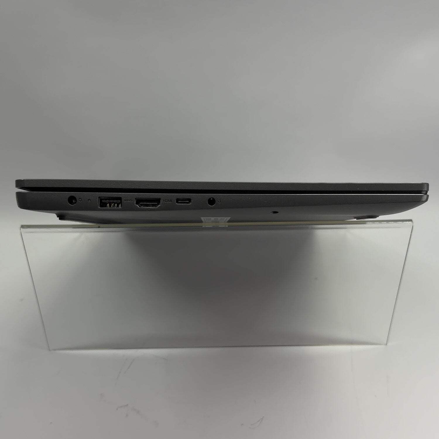 Lenovo IdeaPad Slim 3 15ABR8 15.6″ Ryzen 7 5825U 2.0GHz 16GB RAM 512GB SSD
