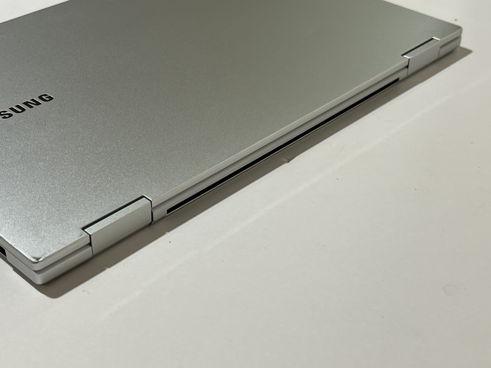 Samsung Galaxy Book Flex Alpha 13.3″ 256GB SSD, Intel Core i5 10th Gen NP730QCJ