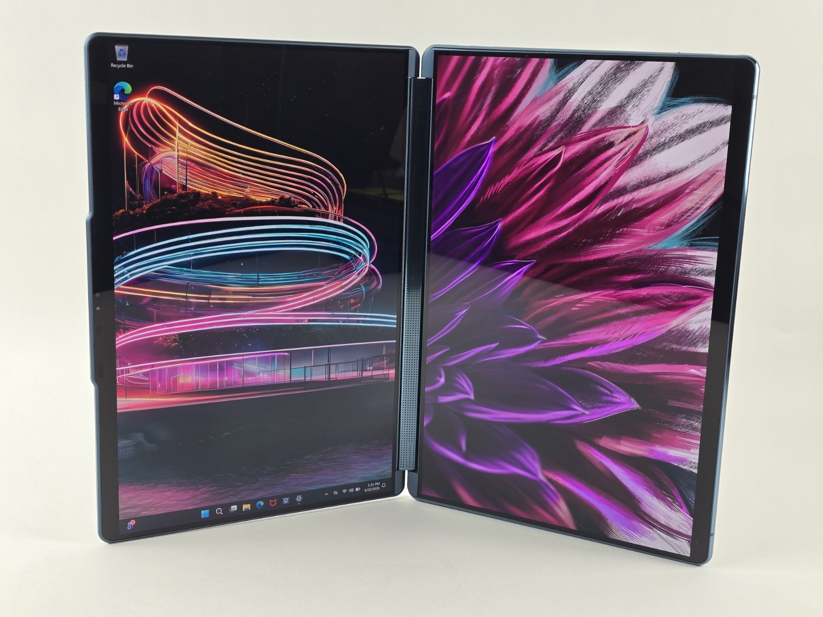 Lenovo Yoga Book 9i Dual 13.3″ 2.8K OLED Ultra 7 155U 16GB 1TB – Used READ