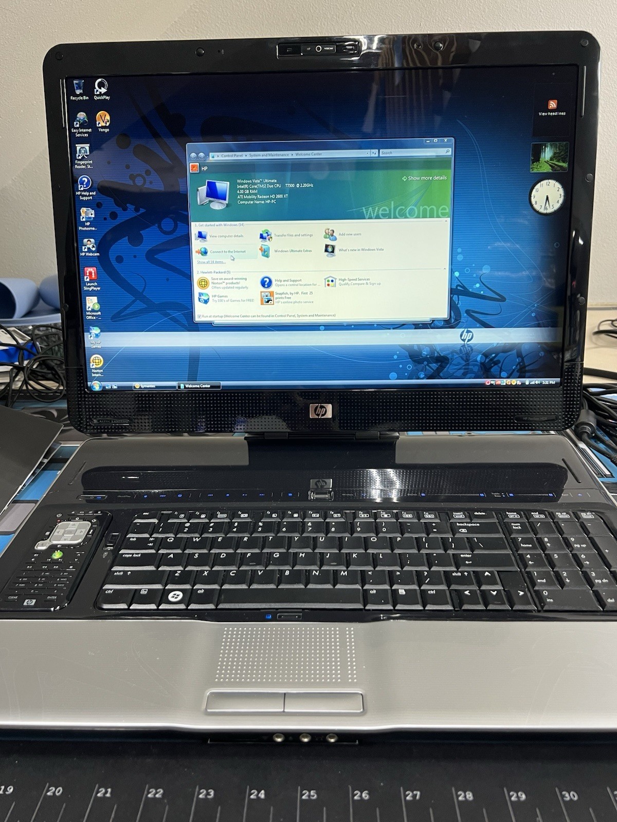 HP Pavilion HDX 9000 w/ Intel Core2 Duo @ 2.2GHz 4gb RAM, 2x 100gb HDD, Vista