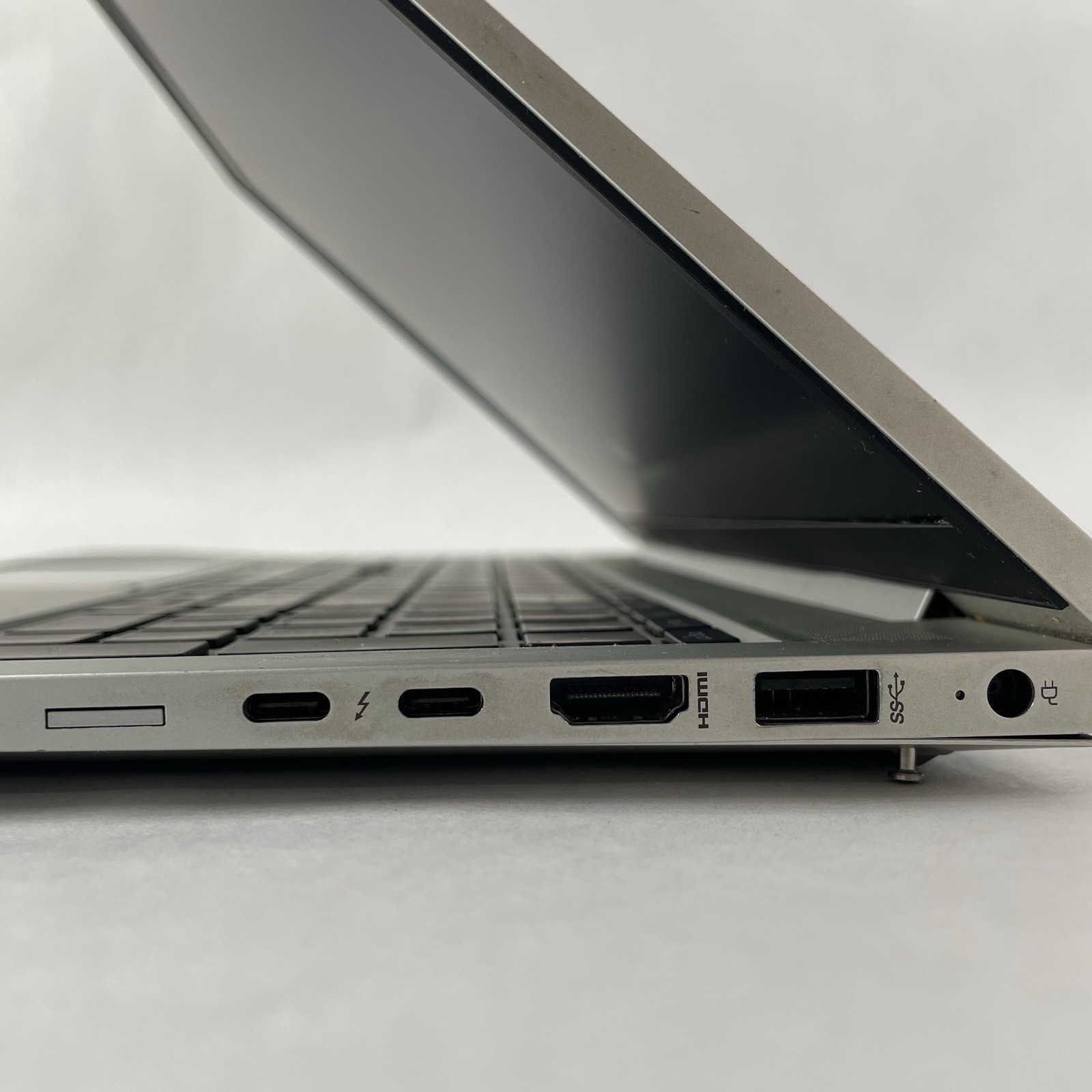HP EliteBook 850 G7 15.6″ i5-10310U 1.70 GHz 8 GB RAM No SSD/OS/AC – Bad Corner