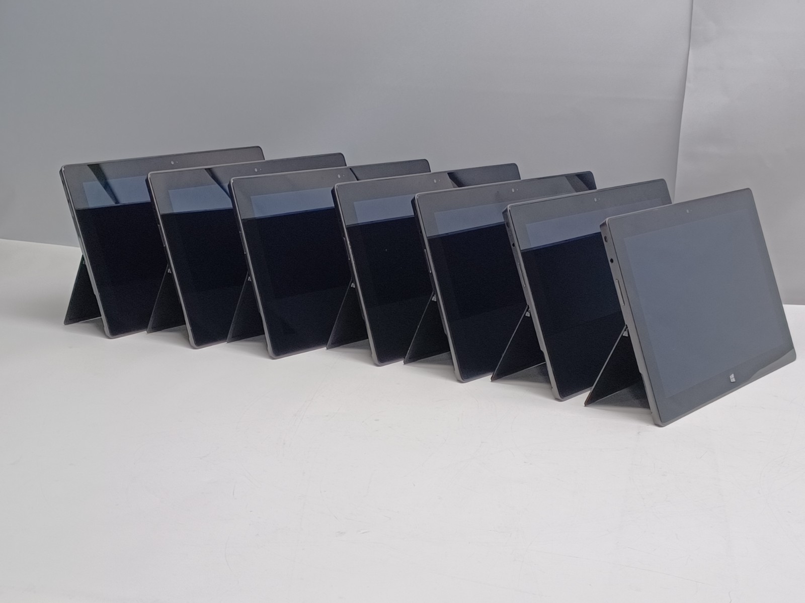 Lot of 7 damaged Microsoft Surface RT 1516 Tablets for parts/ repair