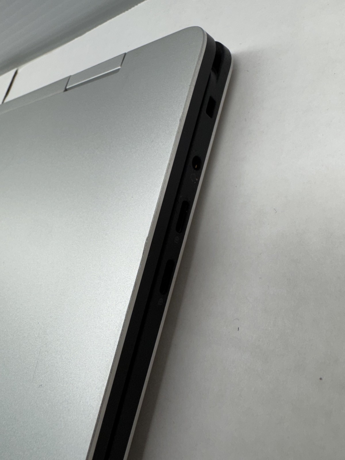 Dell Precision 5530 15.6″ Intel i5-8305G 8GB 256GB SSD NO OS / READ!!!!
