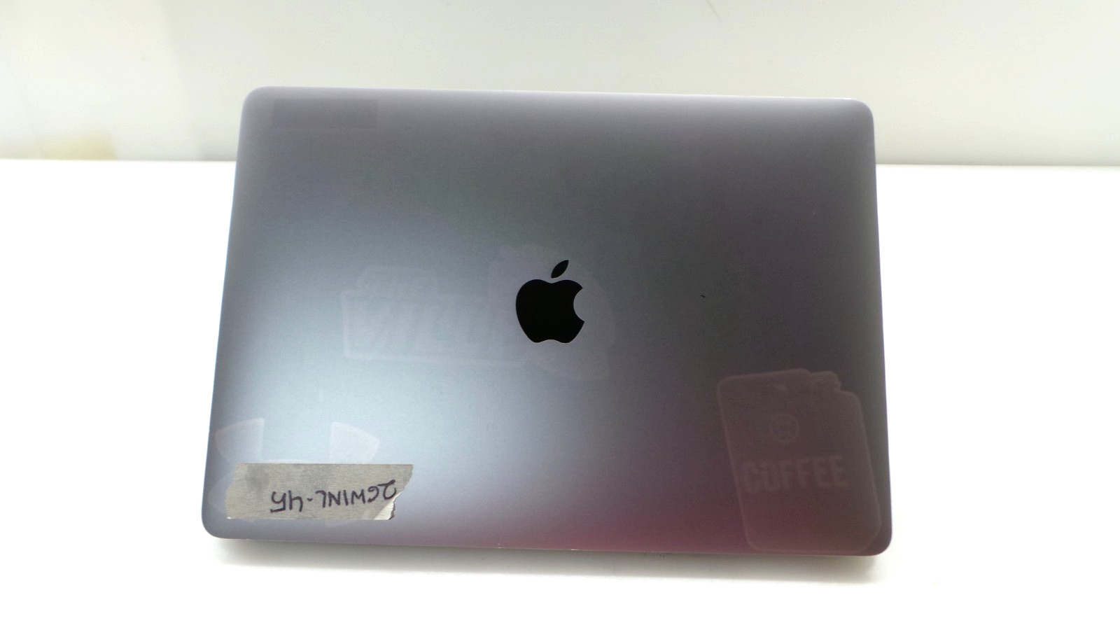 Apple A1932 MacBook Air 13″ 2018 i5-8210Y 1.6GHz 8GB RAM 128GB Cycle: 484 *READ*