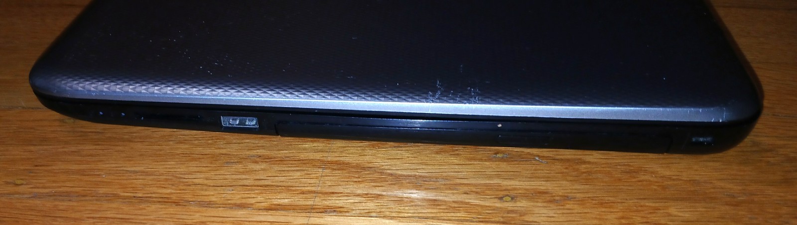 HP 15-AF123CL AMD A8-7410 2.2GHZ 4GB RAM 15″ LCD AC Adapter