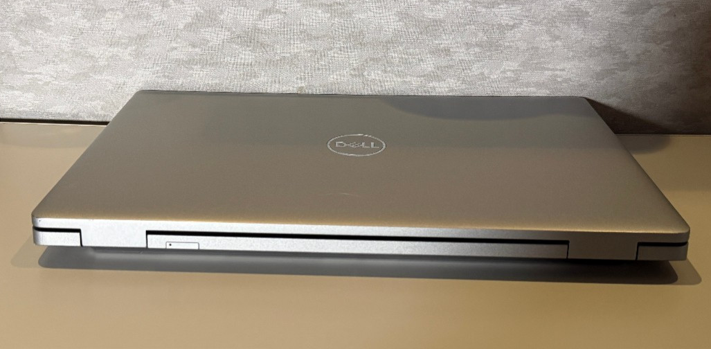Dell Latitude 5531 15.6″FHD 12Core i5-12600H 16GB RAM 512GB SSD Win 11 Pro