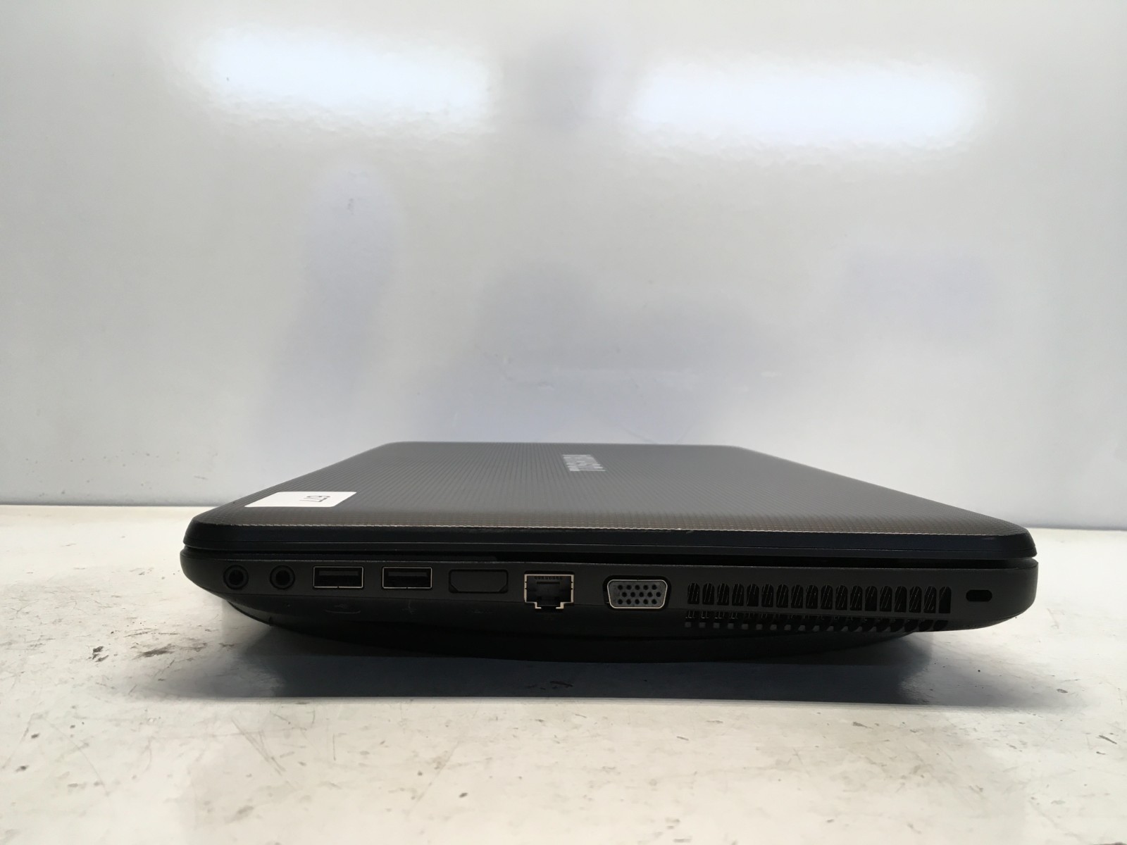 Toshiba Satellite C855D-S5205 AMD E-450 1.65GHz 4 GB NO HDD
