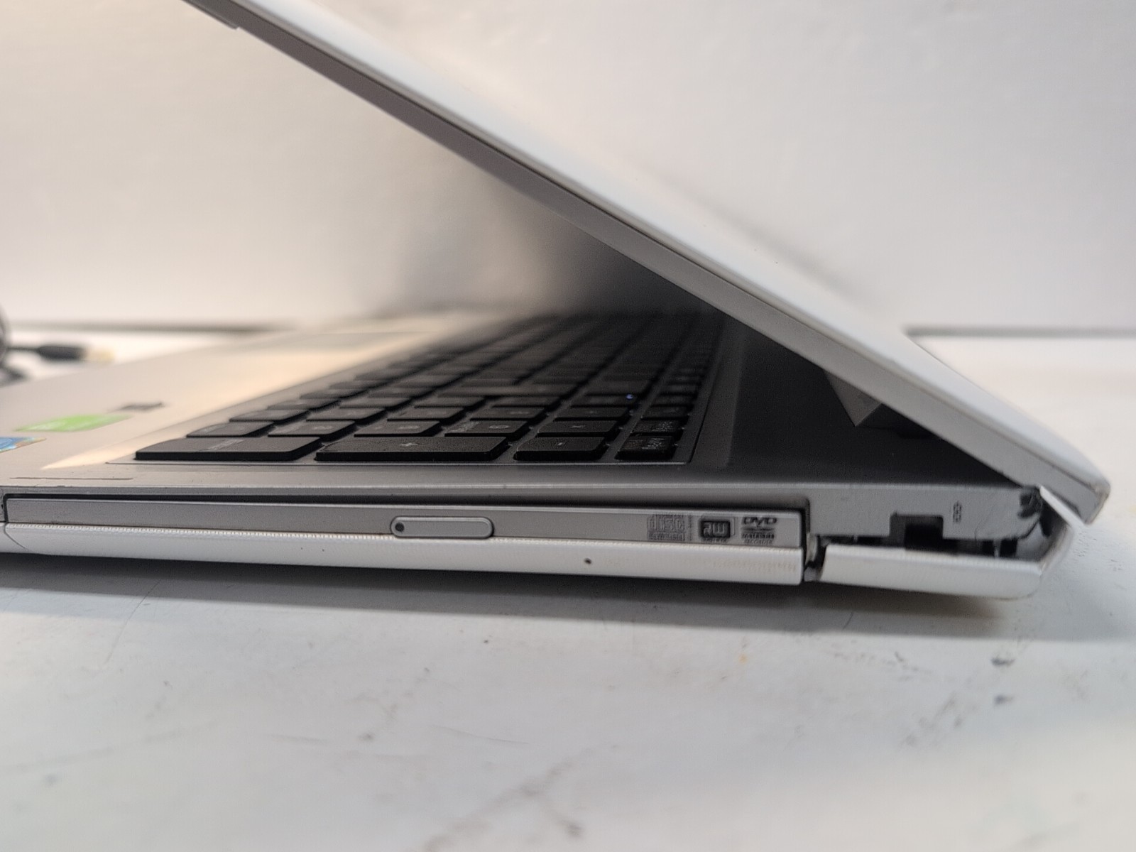 🔥 (AS IS, HINGE ISSUE) Lenovo Z50-70 15.6″ LAPTOP i7-4510U /4GB RAM/NO SSD –