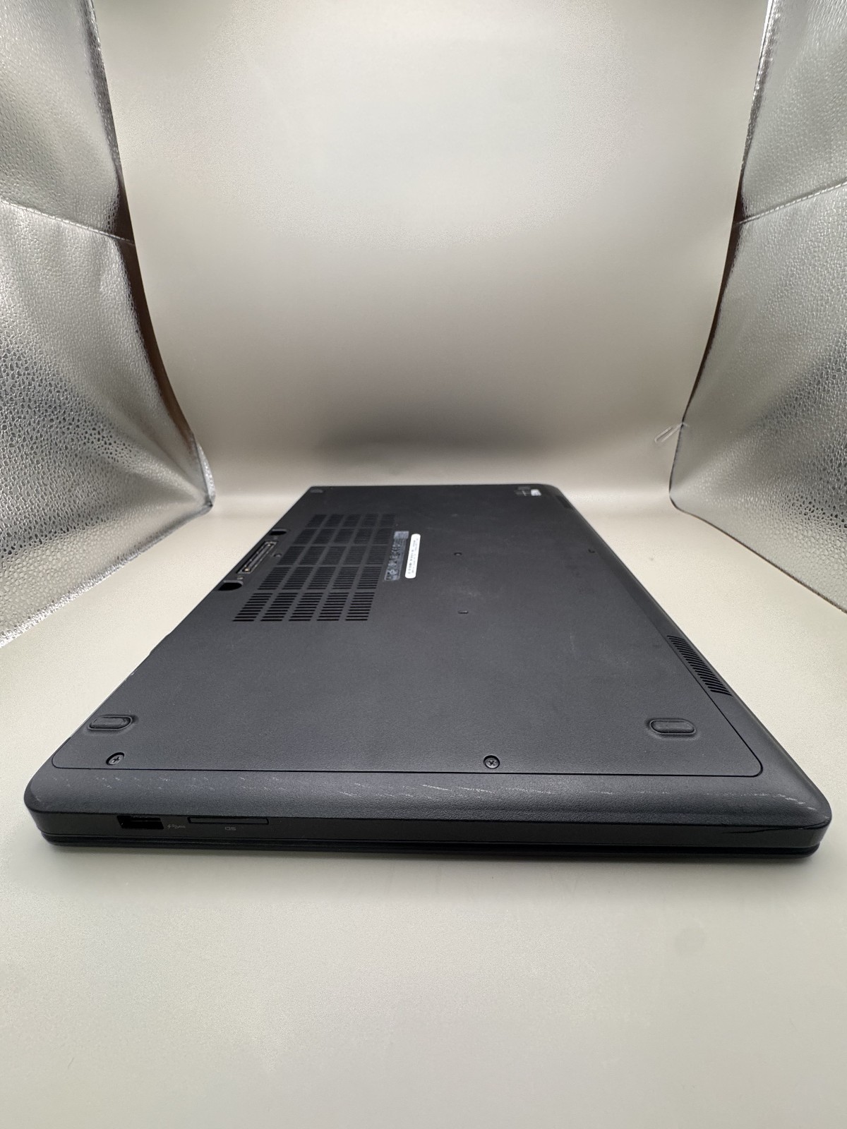 Dell Latitude e5550 Laptop, i3-5010U, 8GB DDR3, no drive/unknown battery life