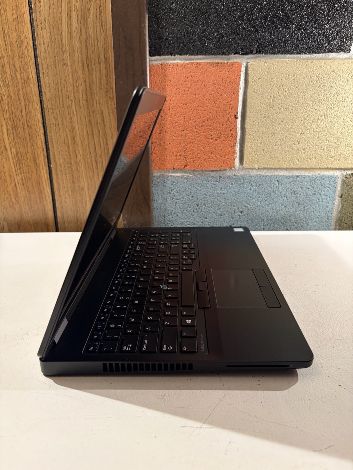 DELL LATITUDE E5570 FHD 15.6” INTEL i5-6300U 8GB RAM 250GB SSD WINDOWS 11 PRO