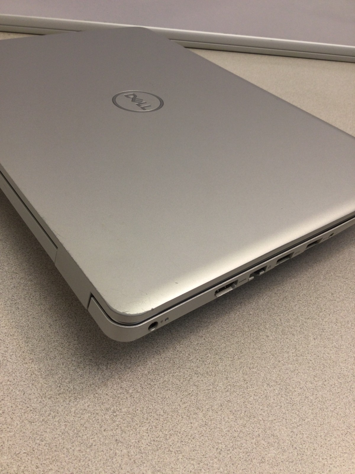 dell inspiron 5584 core i7-8565u @1.80ghz 15.6” 8GB RAM 256GB SSD WIN 11 PRO
