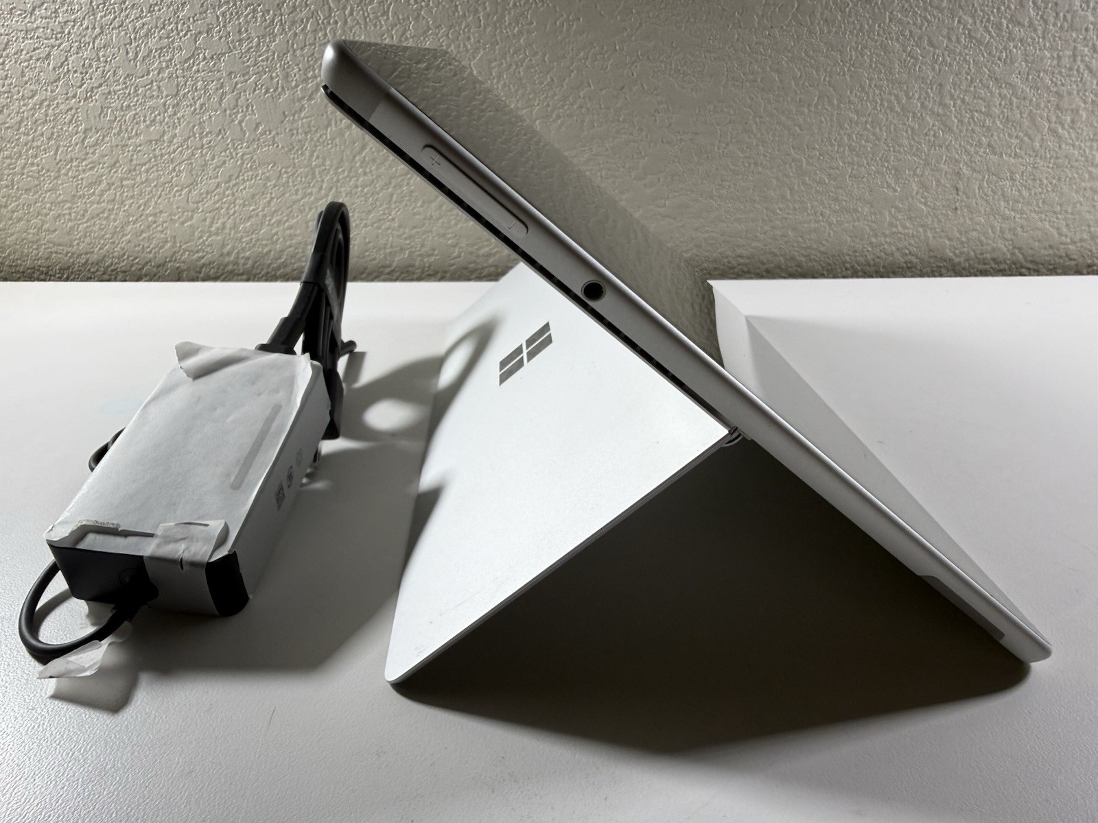 Microsoft Surface Pro 8 (1982) i5-1145G7 – 16GB RAM – 256GB 120Hz – Win 11 Pro