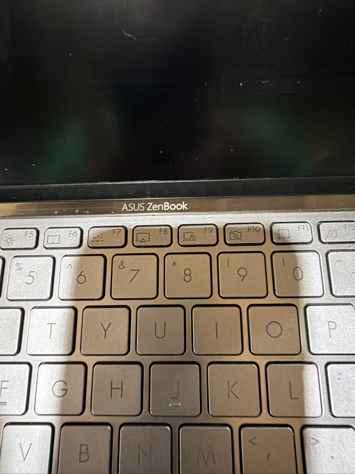 Asus ZenBook 14 Q4071 (AMD Ryzen 5) for parts.