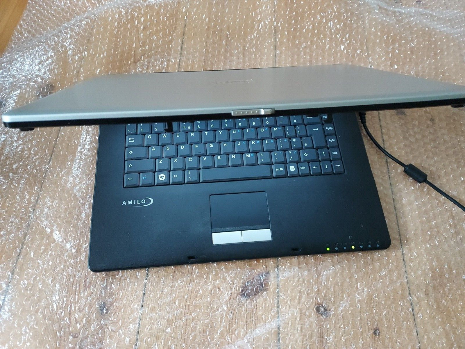 Fujitsu Siemens Amilo LI 1705 Laptop