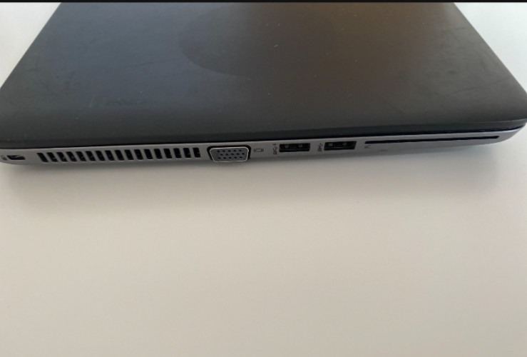 HP EliteBook 840 G3 14 in (256 GB SSD, Intel Core i5 6th Gen 2.40 GHz, 8 GB RAM)