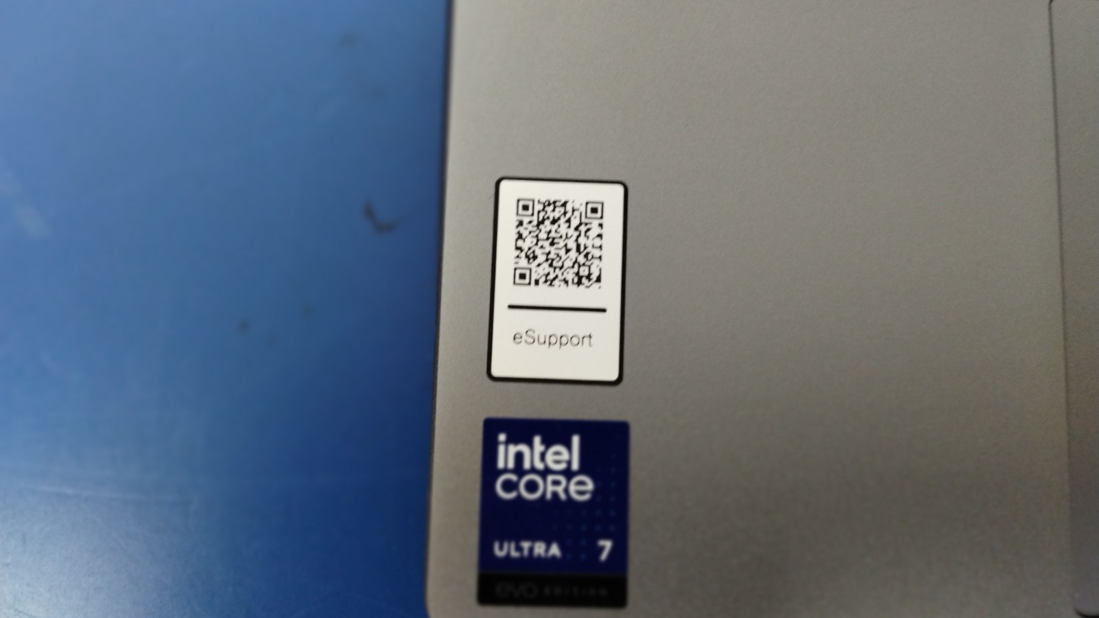Lenovo Slim 7 14ILL10, Intel Core Ultra 7 258V, 2.20 GHz, 32 GB RAM, 1 TB NVMe
