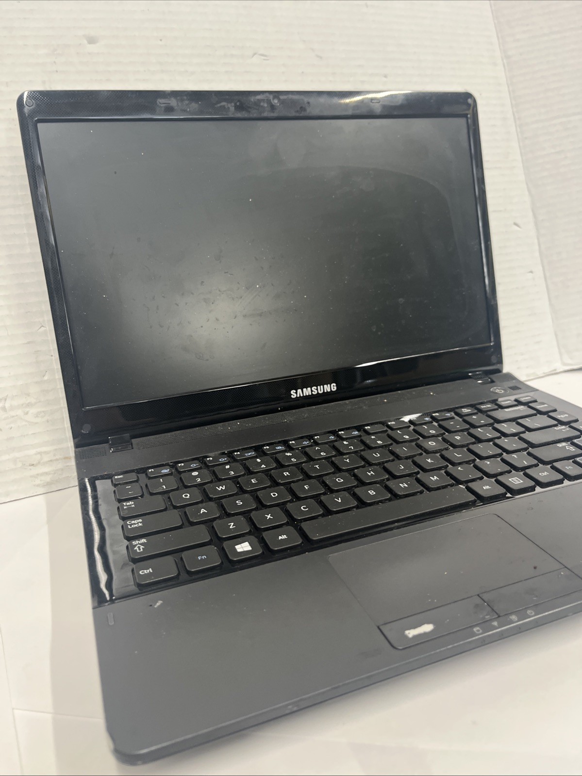 Samsung NP300E5A Intel i3-2310M 2.1GHz 4 GB NO HDD