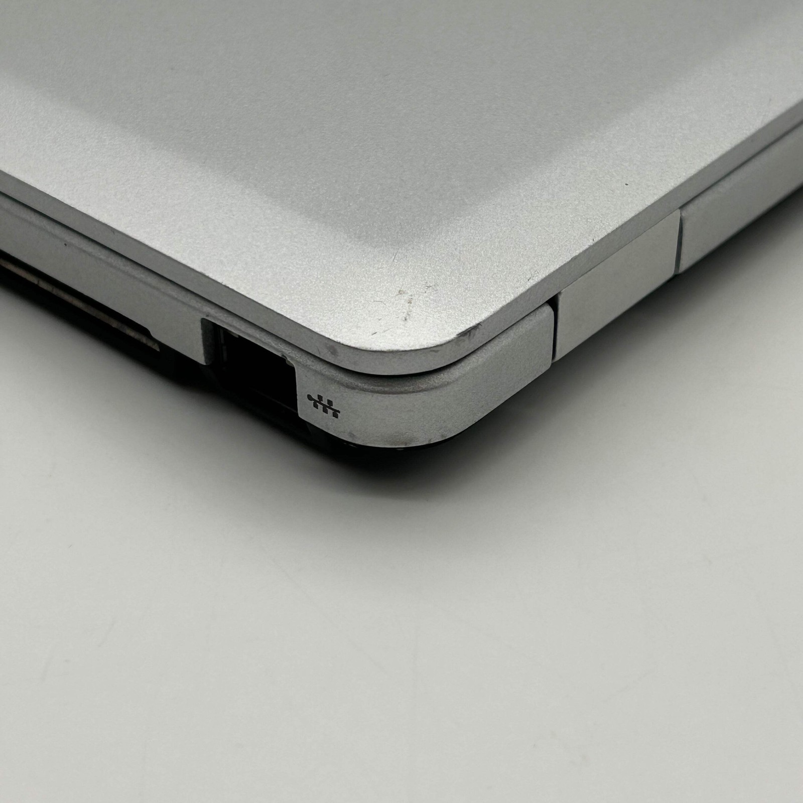 HP EliteBook Folio 9480m 14″ |Core i7 2.1GHz |8GB RAM |256GB| Silver w/ Charger