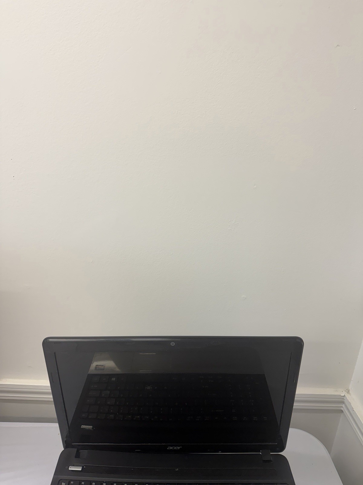 Acer Aspire E1-Q5WPH Laptop – Unknown if Screen is Good- Intel i3- Read Des