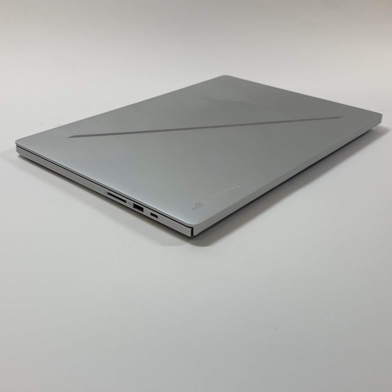 Asus ROG Zephyrus G16 GU605 15.9″ Core Ultra 9 185H 2.5GHz 32GB RAM 1TB RTX 4080