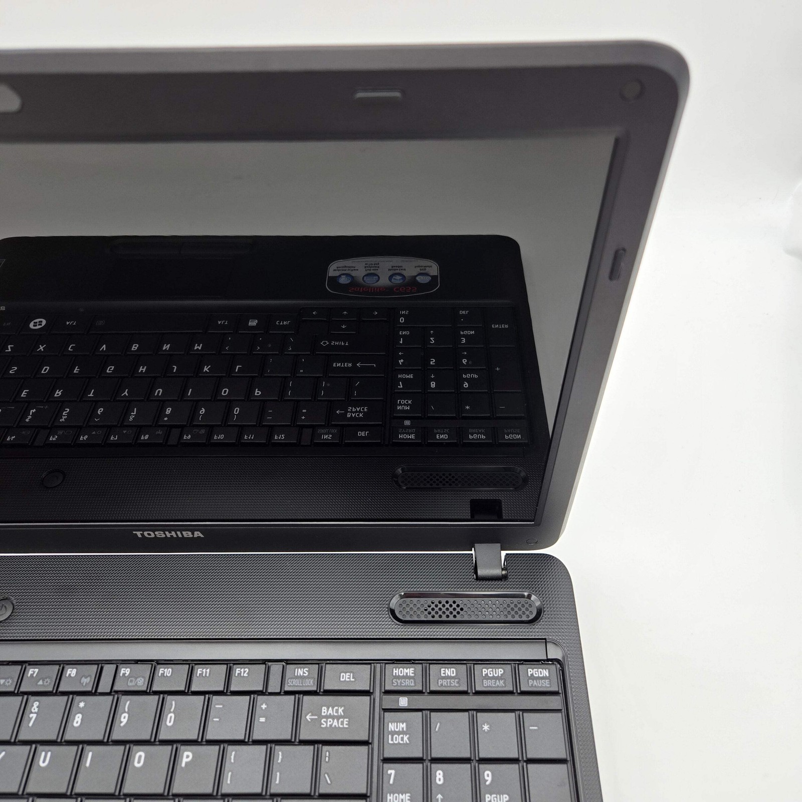 Toshiba Satellite C655-S5509 15.6-inch 4GB RAM 320GB HDD – Bad Battery *READ*