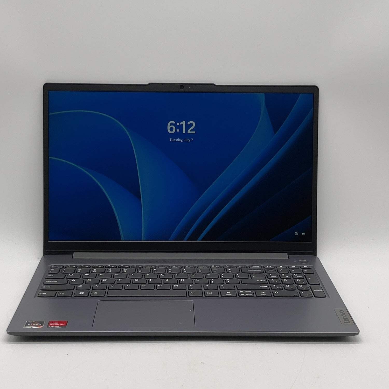 Lenovo IdeaPad Slim 3 15ABR8 15.6″ Ryzen 7 5825U 2.0GHz 16GB RAM 512GB SSD