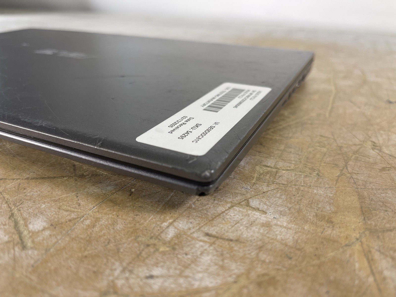 ASUS VIVOBOOK F512J i3-1005G1 @ 1.20 GHz, 8GB RAM, NO HDD/OS – (FOR PARTS)