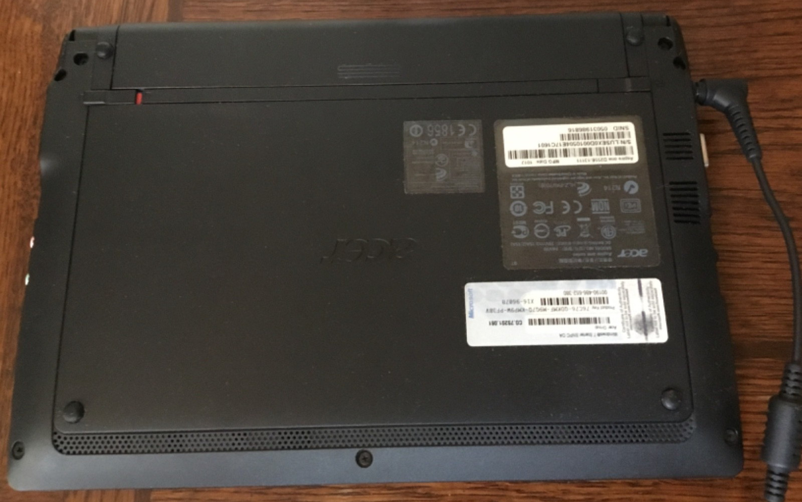 Acer Aspire One D255E Intel Atom N455 1.66GHz, 512KB Cache Windows 7 Bag Charger