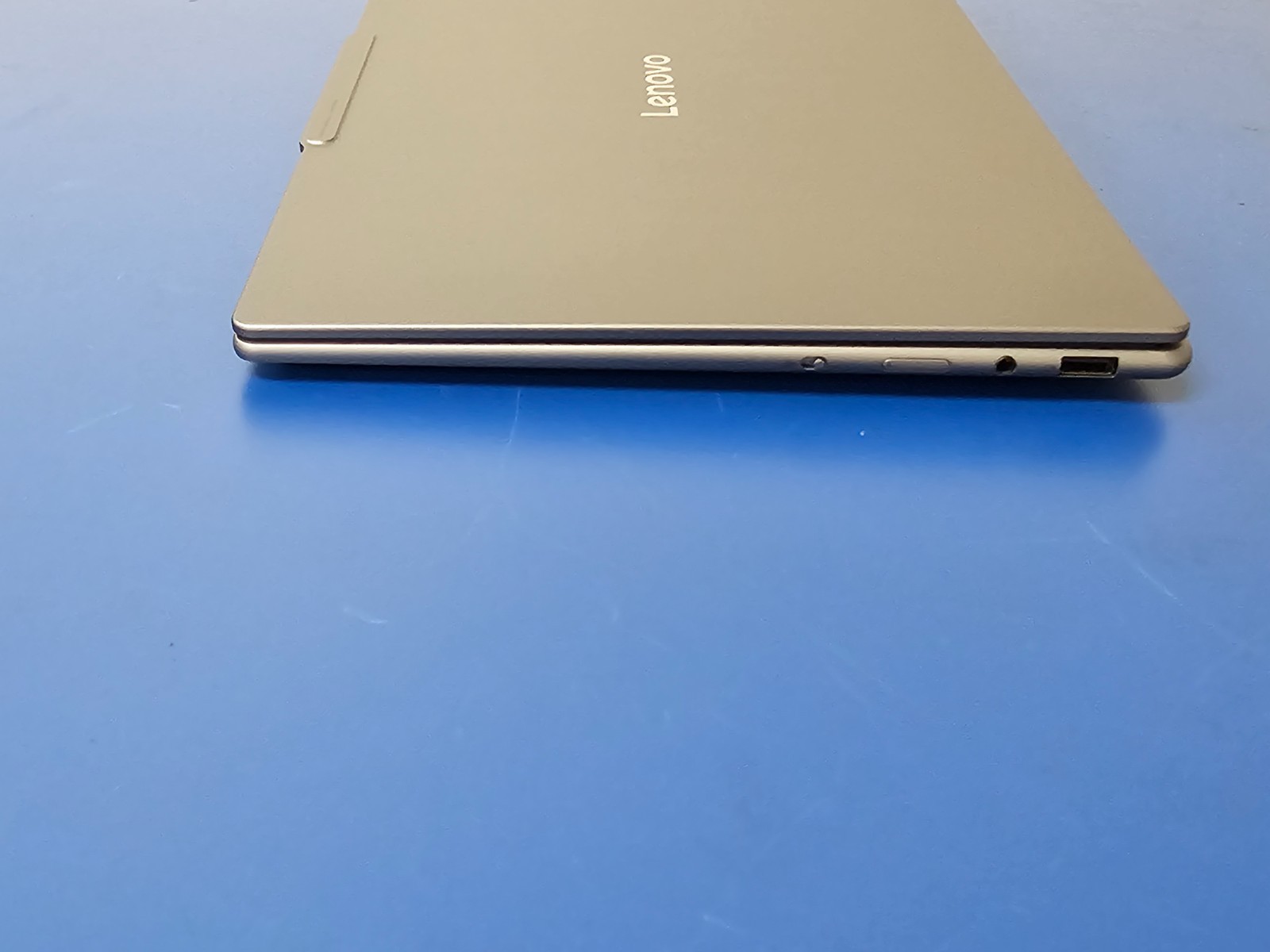 Lenovo Slim 7 14ILL10, Intel Core Ultra 7 258V, 2.20 GHz, 32 GB RAM, 1 TB NVMe