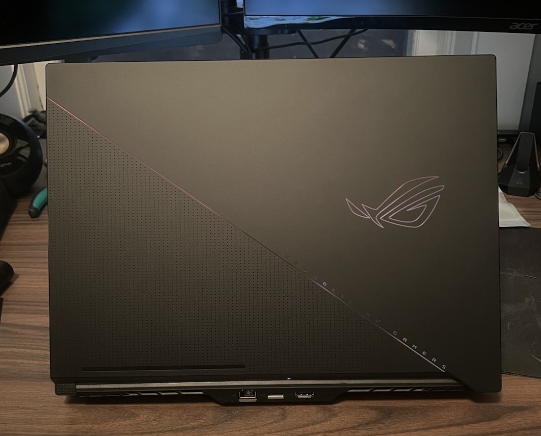 ASUS ROG Zephyrus Duo 16 (RTX 4090, 2TB SSD, Ryzen 9 7945HX, 32GB DDR5)