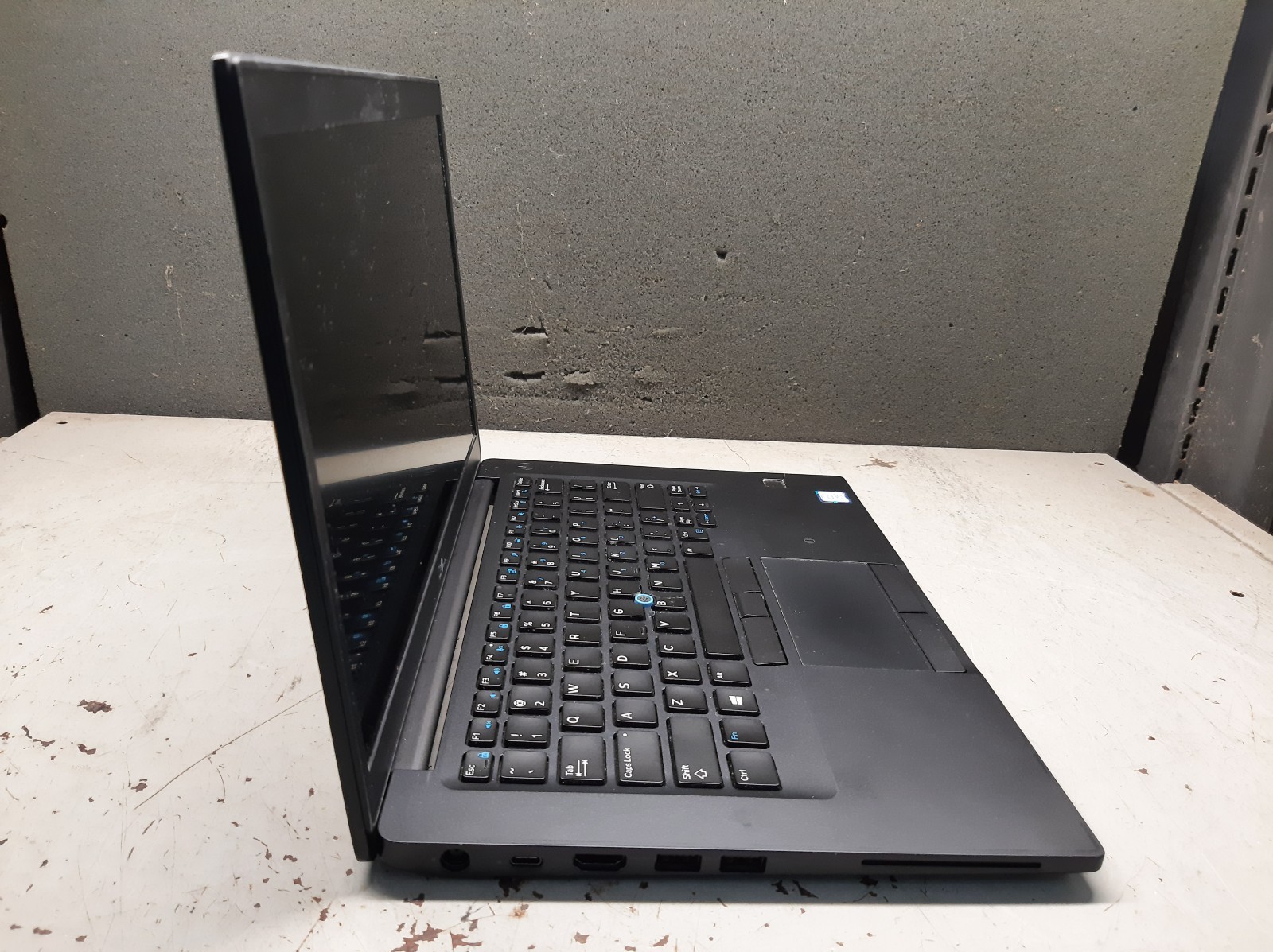 Dell Latitude 7490 14″ i7-8650u 8GB RAM No SSD No OS